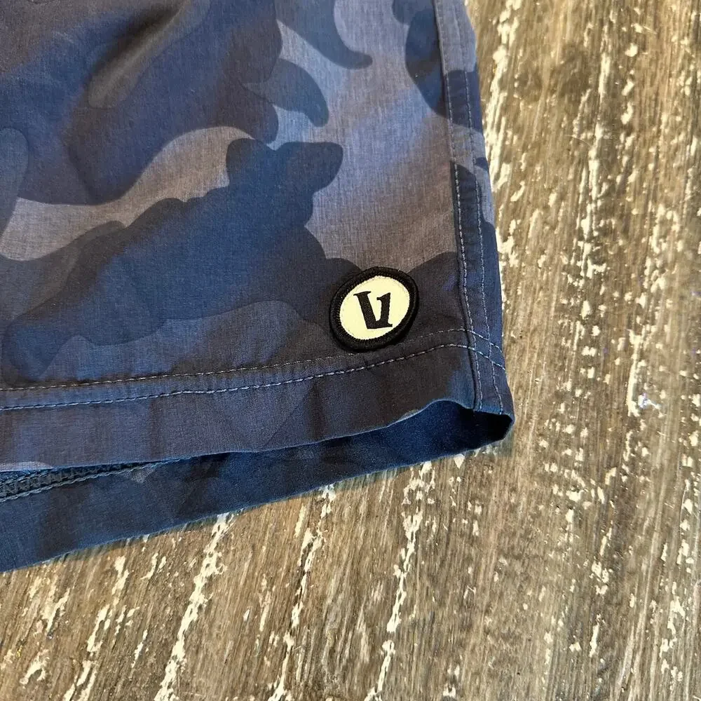 Vuori Kore Lined Performance Workout 8” Shorts Gray Black Camo AOP Men’s Size M